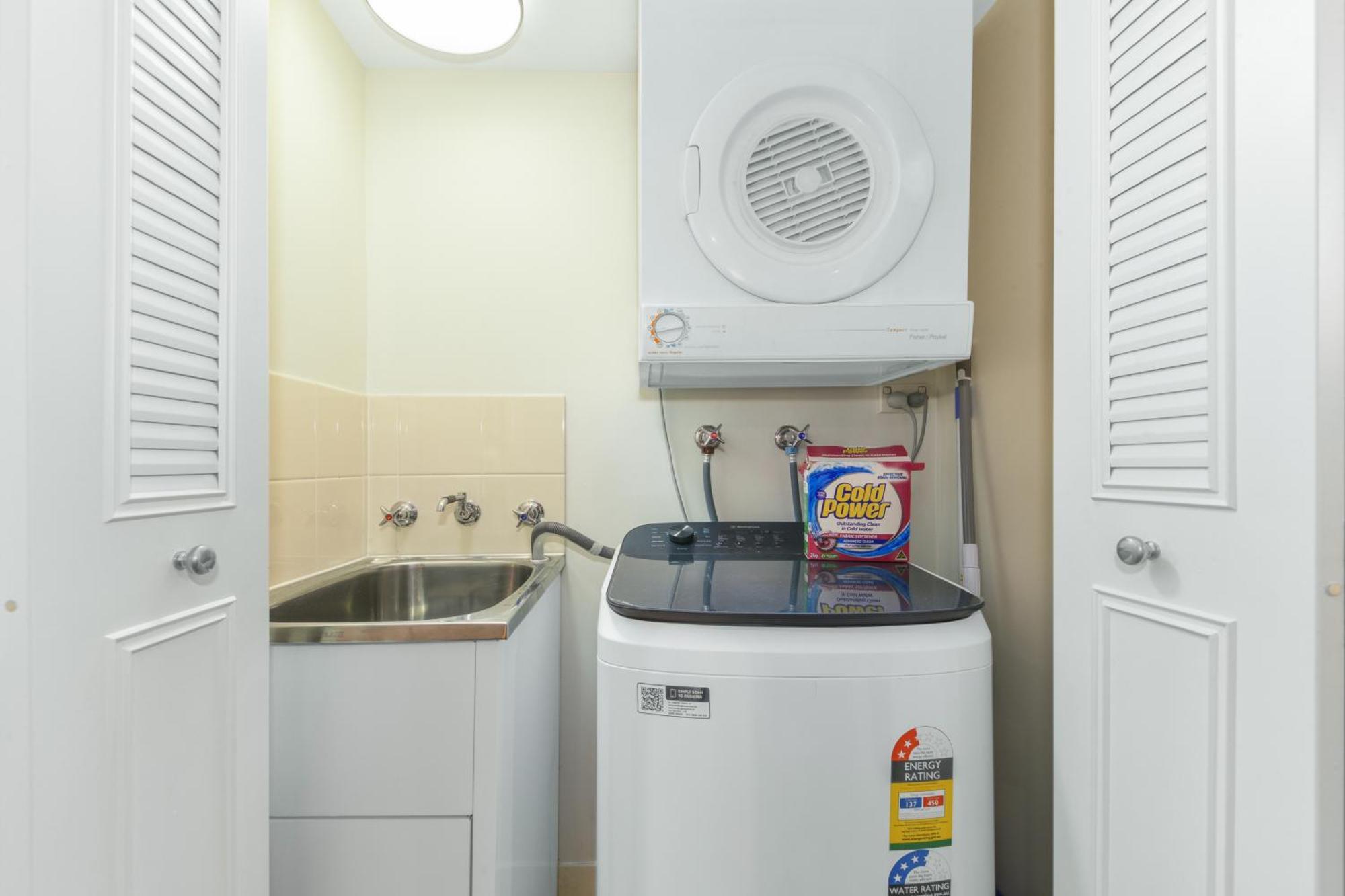 Spacious One-bedroom With Balcony Apartment Sydney